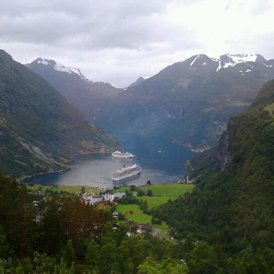 Photo taken at Classic Norway Hotel Utsikten by Jen L. on 7/22/2012