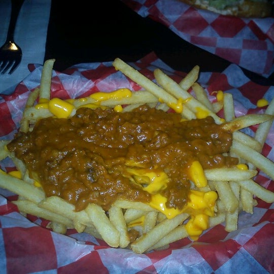 Снимок сделан в Joe&#39;s Burgers &amp; Bar пользователем Shereen R. 8/19/2012
