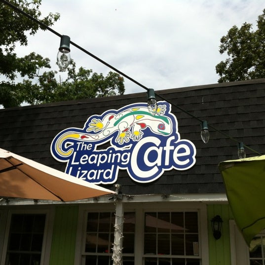 Снимок сделан в Leaping Lizard Cafe пользователем Laura E. P. 7/22/2012