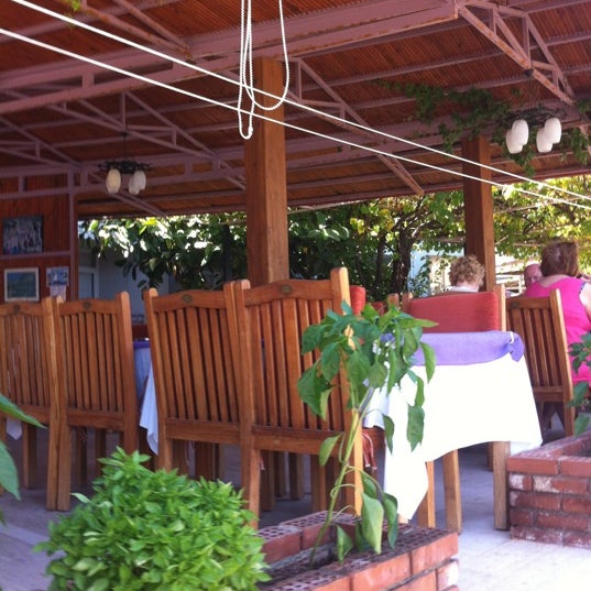 6/20/2012에 Mehmet K.님이 Can Restaurant에서 찍은 사진