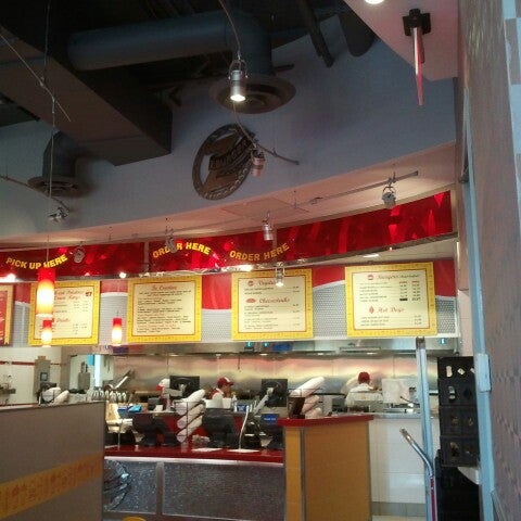 8/12/2012にTim A.がZ-Burgerで撮った写真