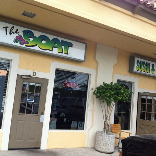 Photo taken at The Boat Sushi and Thai Restaurant by Pisuth S. on 6/22/2012