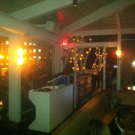 Foto tirada no(a) XVI Lounge NYC por Joshua J. em 5/26/2012