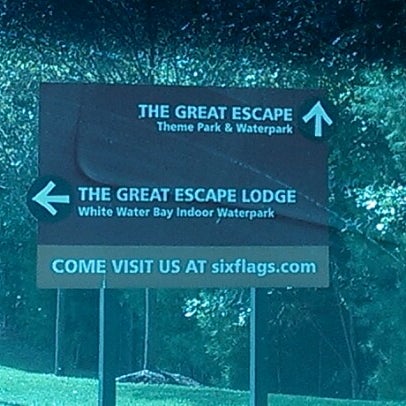 รูปภาพถ่ายที่ Six Flags Great Escape &amp; Hurricane Harbor โดย Nikki G. เมื่อ 8/31/2012