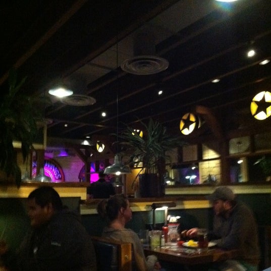 Photo taken at Chili&#39;s Grill &amp; Bar by Naomi G. on 3/2/2012