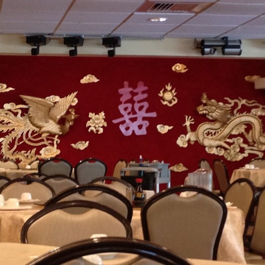 Photo taken at Canton House Chinese Restaurant by Jeffrey C. on 3/31/2012