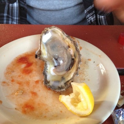 Photo taken at Pacific Star Restaurant &amp; Oyster Bar - Austin by Yo j. on 8/11/2012