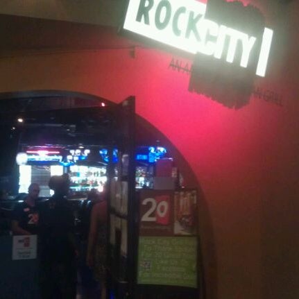 Снимок сделан в Rock City Grill пользователем Bryan B. 7/2/2012