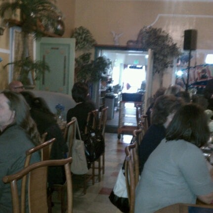 Foto tirada no(a) Estrada&#39;s Restaurant por Angela C. em 7/11/2012