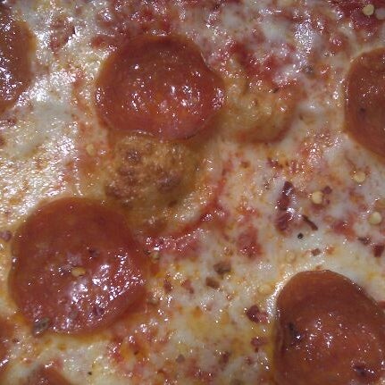 Foto scattata a Mercury Pizza da Ken il 3/25/2012