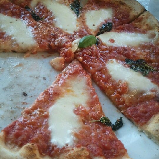 6/15/2012 tarihinde Anne M.ziyaretçi tarafından Bravo! Pizzeria &amp; Grill'de çekilen fotoğraf