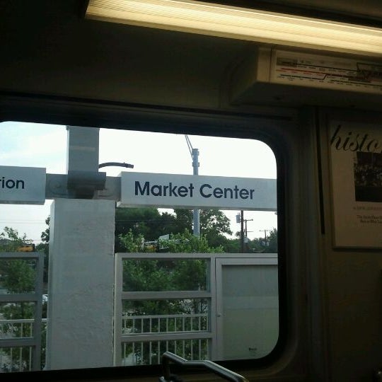 Foto tirada no(a) Market Center Station (DART Rail) por Steven M. em 6/6/2012