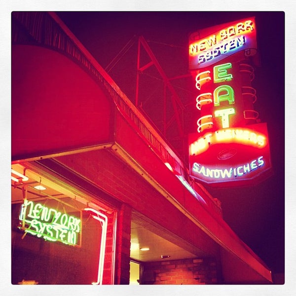3/9/2012 tarihinde Dan C.ziyaretçi tarafından Olneyville New York System Restaurant'de çekilen fotoğraf