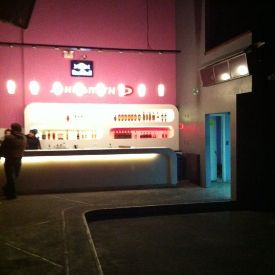 8/12/2012에 Dvj J.님이 Lotte 6 Drinks &amp; Dance에서 찍은 사진