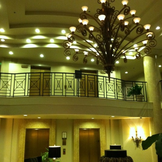 Das Foto wurde bei The Paramount Hotel von Pj P. am 2/22/2012 aufgenommen