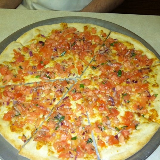 Снимок сделан в Inzillo&#39;s Pizza пользователем Gregory M. 3/24/2012