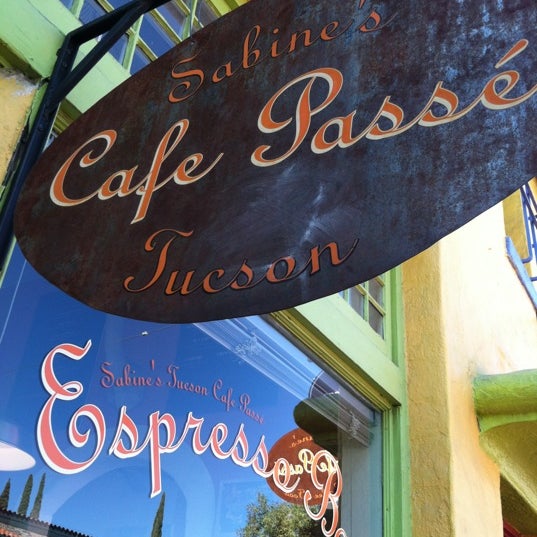 Foto tirada no(a) Cafe Passe por Monica S. em 2/20/2012