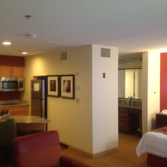 Photo taken at Residence Inn by Marriott Atlanta Airport North/Virginia Avenue by Rod C. on 4/11/2012