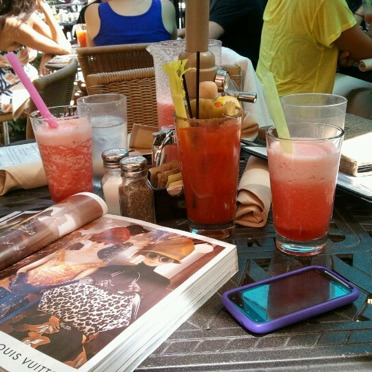 8/19/2012 tarihinde Bre F.ziyaretçi tarafından Feast Restaurant &amp; Bar'de çekilen fotoğraf