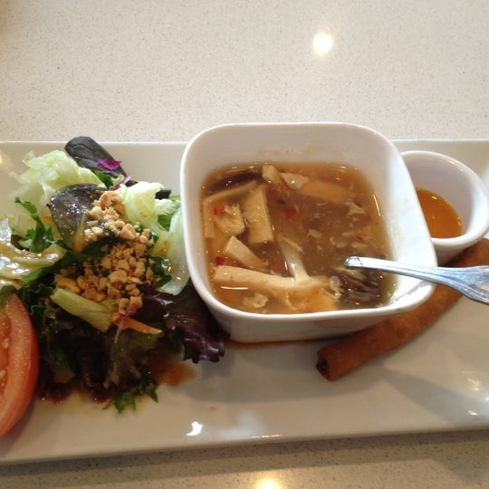 รูปภาพถ่ายที่ Thai Spice Asian Cuisine โดย Lily P. เมื่อ 4/27/2012