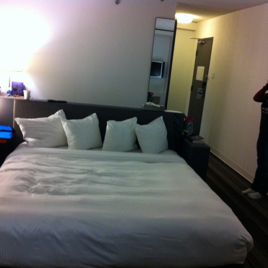 2/23/2012にTetsuro I.がHotel PUR, Quebec, A Tribute Portfolio Hotelで撮った写真