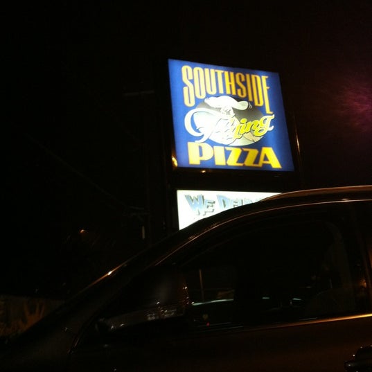 Foto tomada en Southside Flying Pizza  por Jessica C. el 4/30/2012