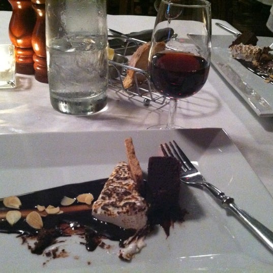 6/23/2012 tarihinde Christy O.ziyaretçi tarafından Fuel Restaurant'de çekilen fotoğraf