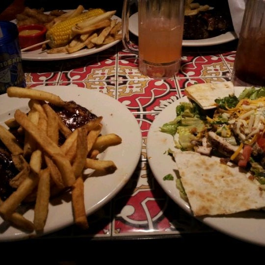Photo taken at Chili&#39;s Grill &amp; Bar by Evan R. on 3/8/2012