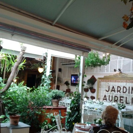 Foto diambil di Jardim Aurélia Restaurante e Eventos oleh Jayson R. pada 4/28/2012
