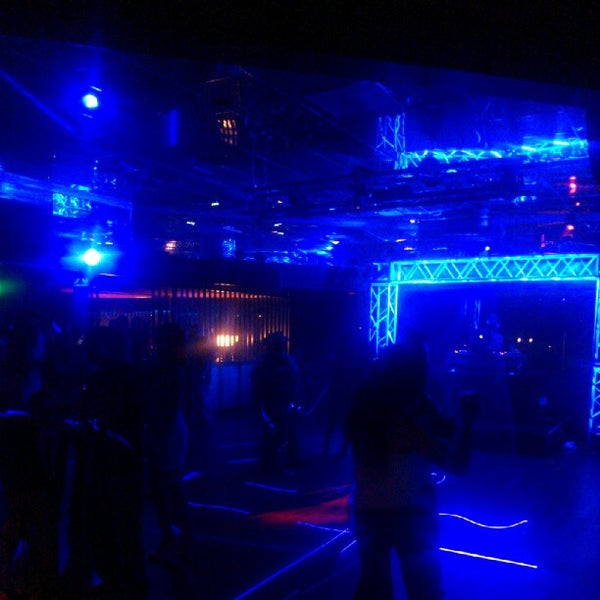 7/14/2012 tarihinde Joseph A.ziyaretçi tarafından AXIS Nightclub'de çekilen fotoğraf