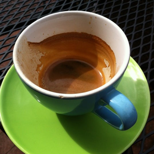 รูปภาพถ่ายที่ Soho Tea &amp; Coffee โดย Bruce R. เมื่อ 5/20/2012