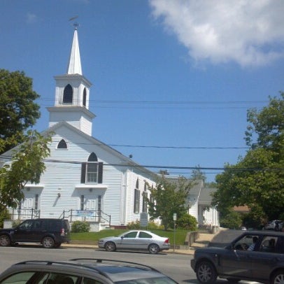 รูปภาพถ่ายที่ Osterville Village โดย Allan K. เมื่อ 7/9/2012