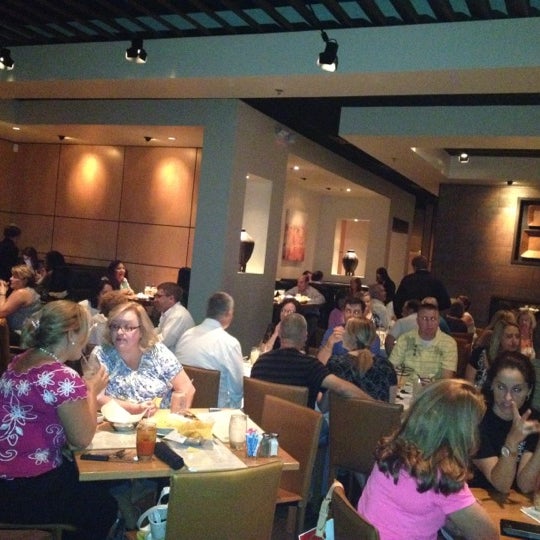 Foto diambil di Cantina Laredo oleh Marla J. pada 6/22/2012