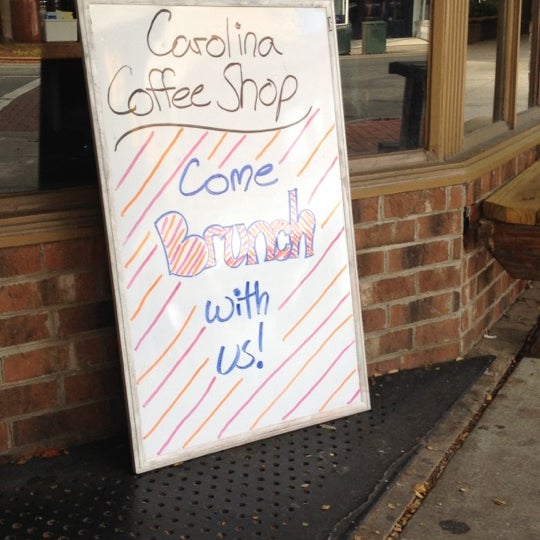 รูปภาพถ่ายที่ Carolina Coffee Shop โดย Fred L. เมื่อ 9/9/2012