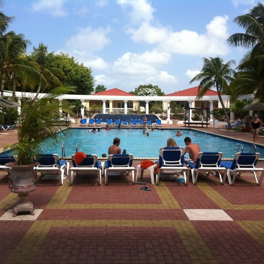 รูปภาพถ่ายที่ Livingstone Villas &amp; Resort Hotel Curacao โดย Laurens d. เมื่อ 8/25/2012