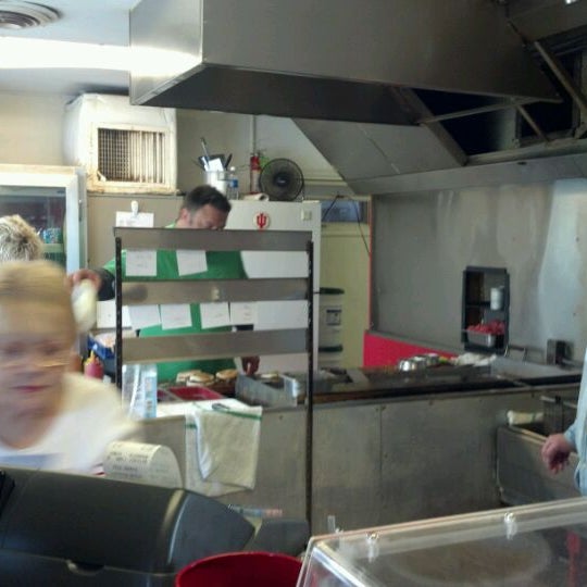 4/13/2012にStu B.がHinkle&#39;s Hamburgersで撮った写真