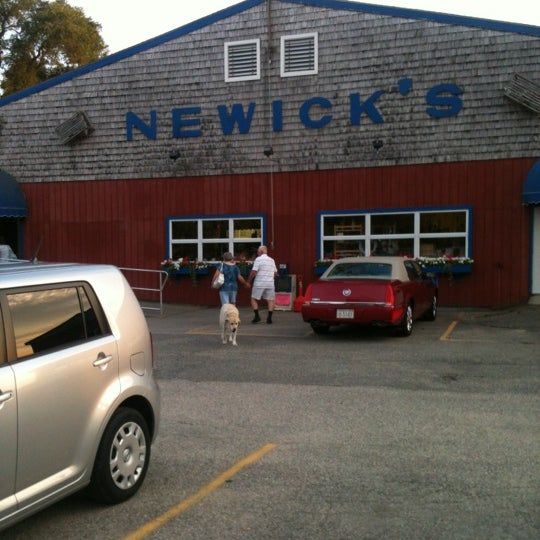 Foto diambil di Newick&#39;s Lobster House oleh Gary S. pada 8/30/2012