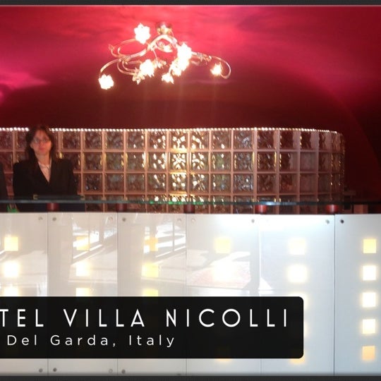 Provate la "vespa holiday", @hotelvillanicolli ROMANTIC RESORT per rigenerarvi con i bellissimi scorci del Lago di Garda!
