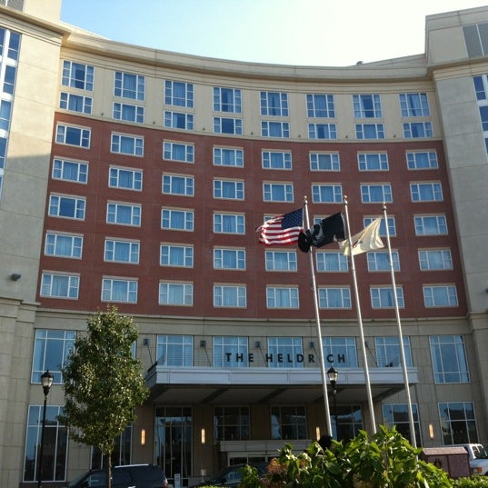 Foto tirada no(a) The Heldrich Hotel &amp; Conference Center por Vanessa B. em 7/1/2012
