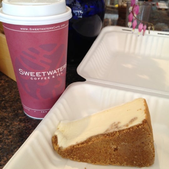 4/22/2012에 Kathy T.님이 Sweetwaters Coffee &amp; Tea Washington St.에서 찍은 사진