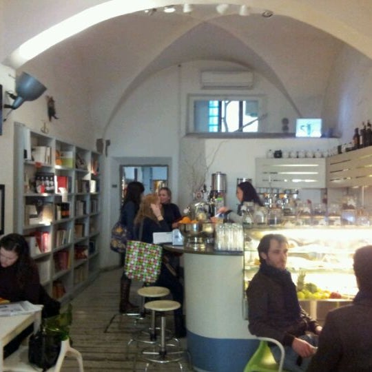 Снимок сделан в Cuculia Libreria con Cucina пользователем Antonio R. 3/11/2012