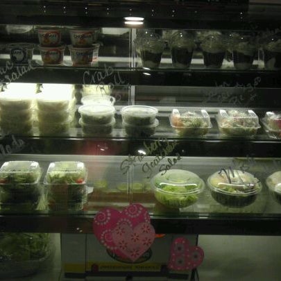 รูปภาพถ่ายที่ Fina&#39;s Cafe โดย Matt K. เมื่อ 2/2/2012