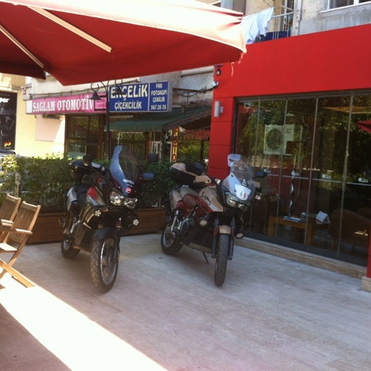 รูปภาพถ่ายที่ Time Café &amp; Restaurant โดย Baybars T. Y. เมื่อ 7/1/2012