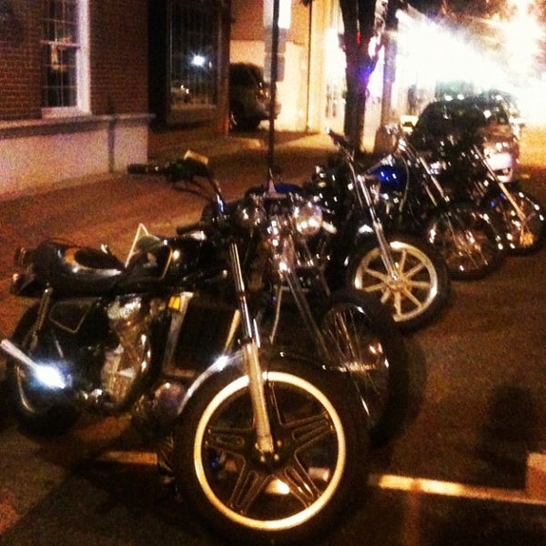 BoJo's - 222 N High St