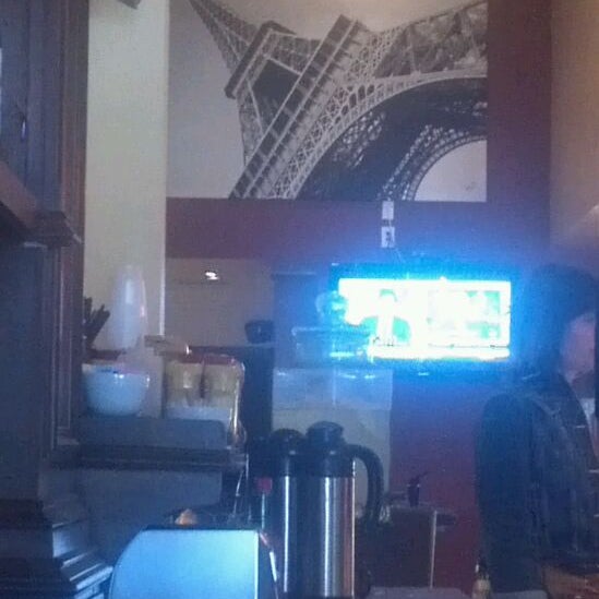 2/23/2012 tarihinde Phil J.ziyaretçi tarafından Cafe Epi'de çekilen fotoğraf