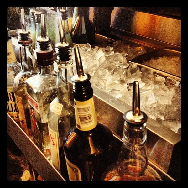 Foto diambil di Westport Cafe &amp; Bar oleh Ryan M. pada 8/1/2012