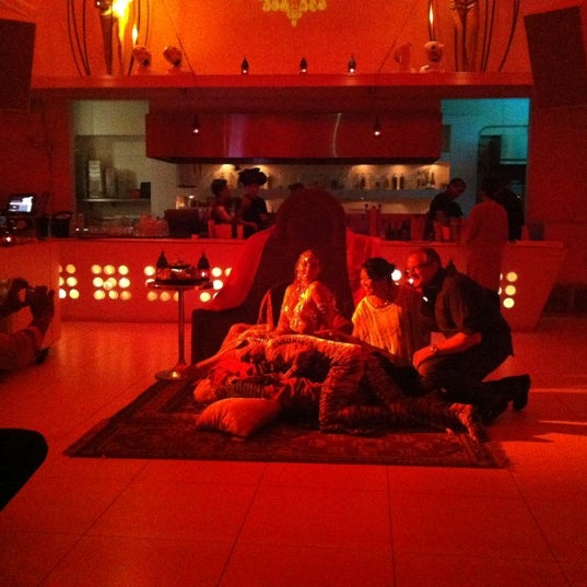 8/4/2012 tarihinde Denis K.ziyaretçi tarafından supperclub san francisco'de çekilen fotoğraf