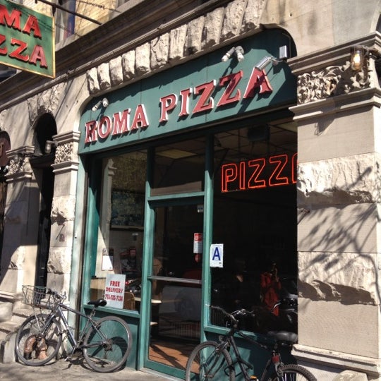 Foto tirada no(a) Roma Pizza por Greg J. em 4/2/2012