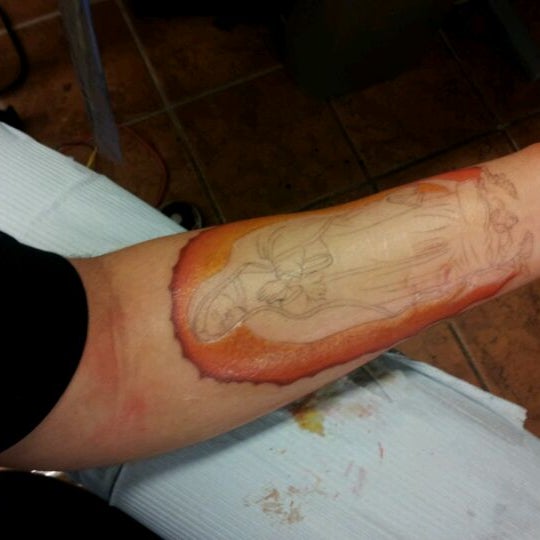 รูปภาพถ่ายที่ Rising Dragon Tattoos โดย RJ P. เมื่อ 6/7/2012