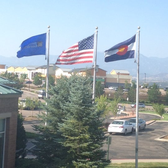 รูปภาพถ่ายที่ Hilton Garden Inn Colorado Springs โดย Allen S. เมื่อ 8/25/2012